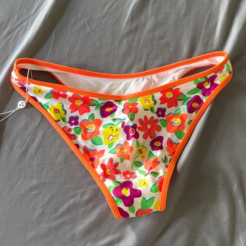 NWT FRANKIES BIKINIS Dove Shine Classic Bikini Bottom, French Flowers, size M